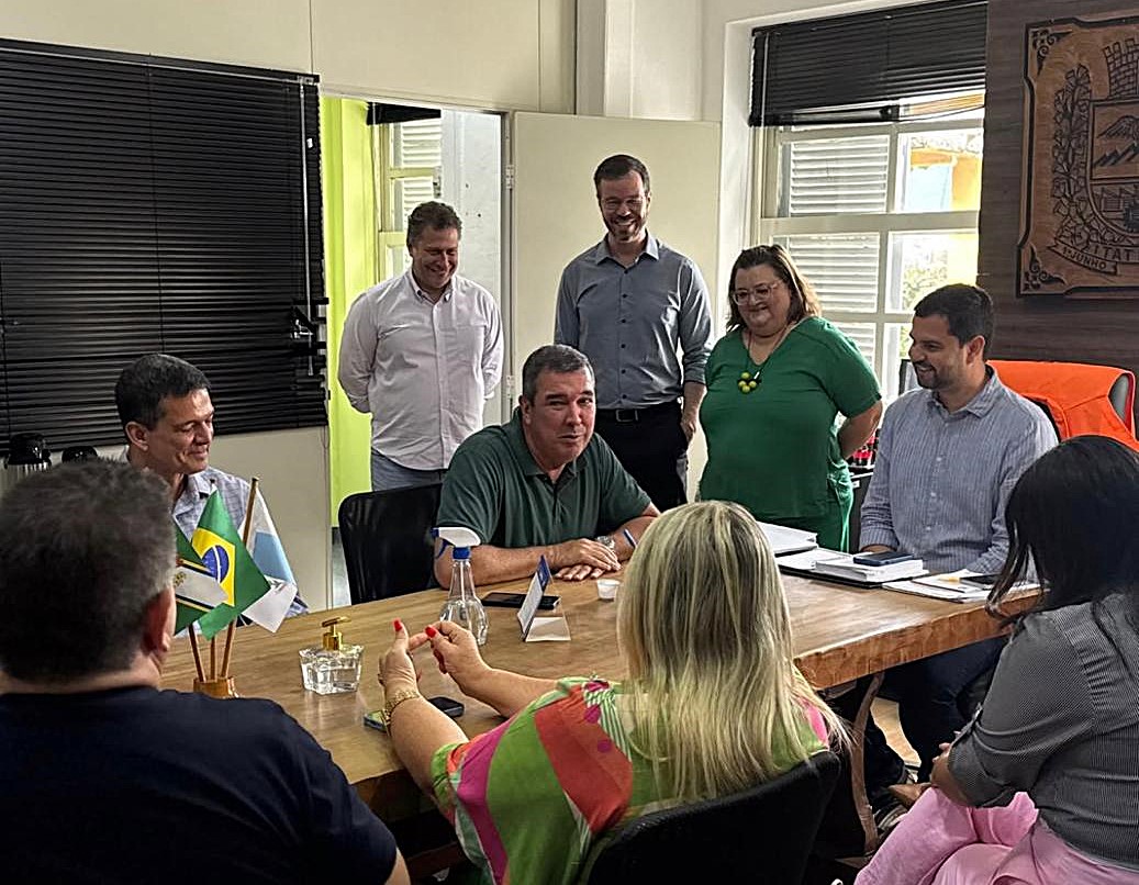 29.cf.res.polÍtica.prefeito de itatiaia recebe governador.2.encontro.redessociais