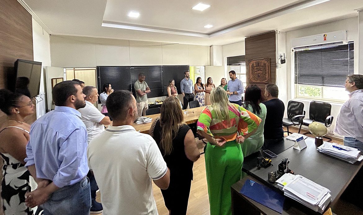 35.cf.res.polÍtica.prefeito de itatiaia reúne secretários.1.prefeito.divulgaÇaÃopmi