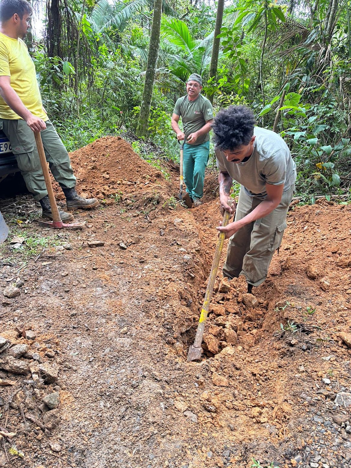 39.cf.res.cidades.parque nacional do itatiaia realiza manutenção.1.equipe.divulgaÇÃopni (3)