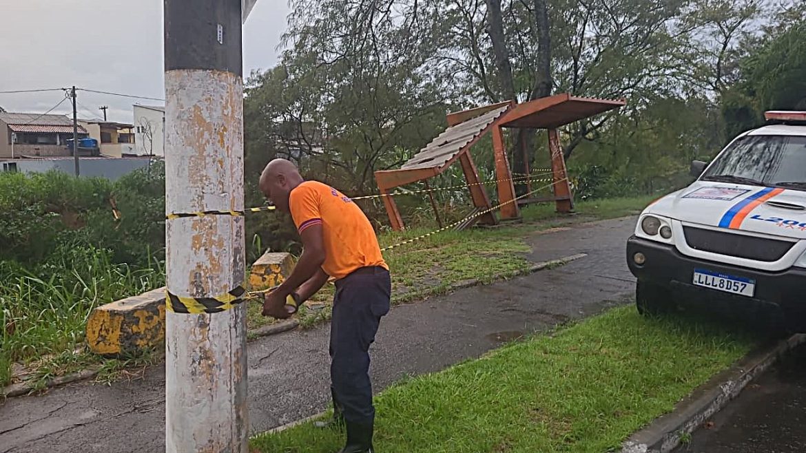 41.cf.res.cidades.temporal provoca quedas de árvores.2.deslizamento.divulgaÇÃodefesacivil (2)