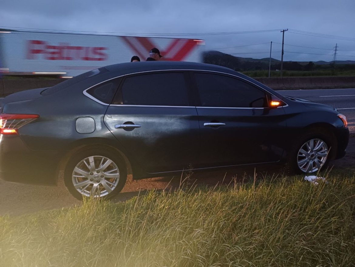 colisão entre carro e bicicleta causa morte na dutra, em itatiaia divulgação11 colisão entre carro e bicicleta causa morte na dutra, em itatiaia divulgação11