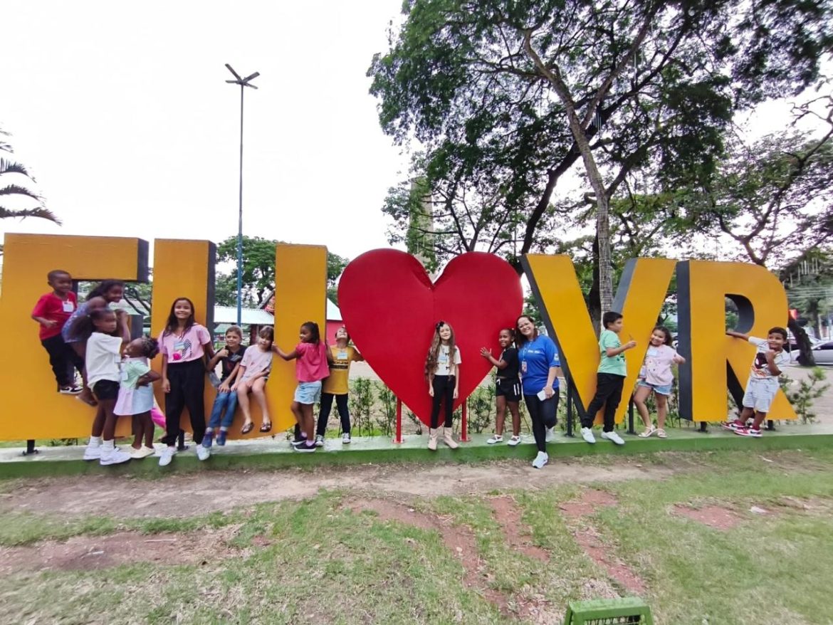 colônia de férias leva crianças do cras roma a roteiro turístico e educativo em volta redonda divulhação secom11 colônia de férias leva crianças do cras roma a roteiro turístico e educativo em volta redonda divulhação secom11