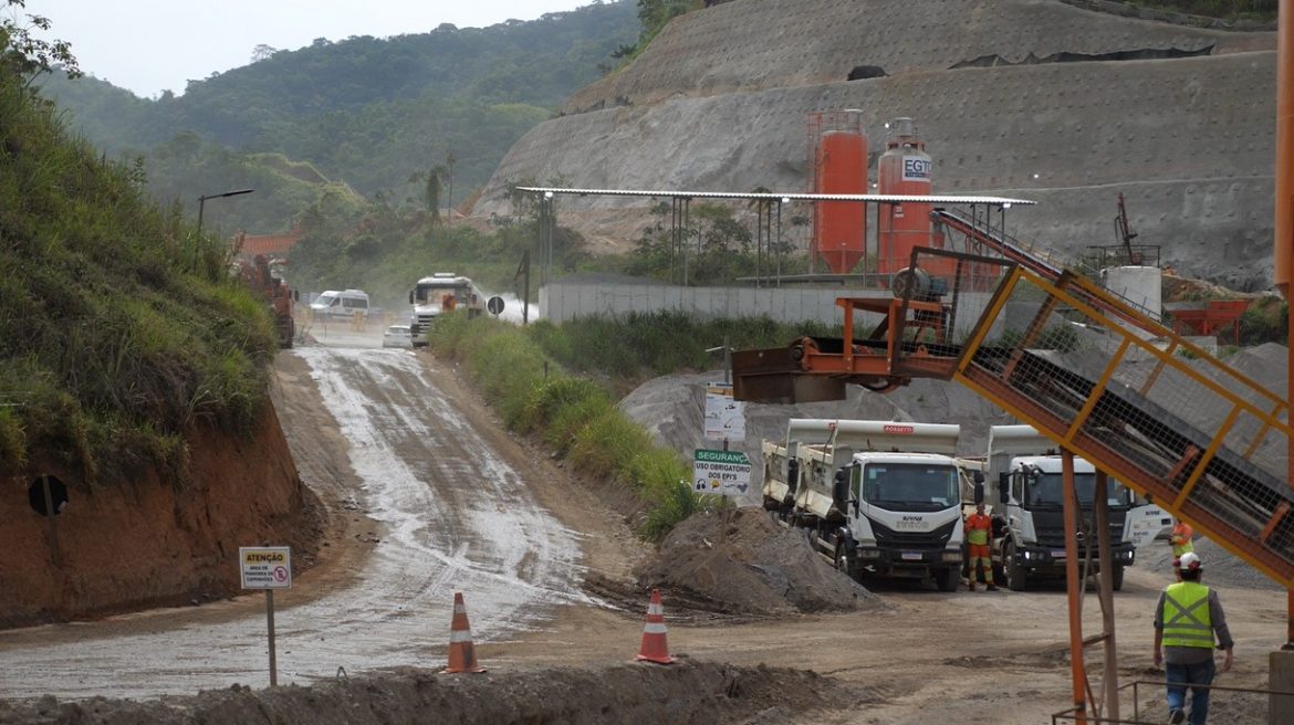 de acordo com a concessionária, cerca de 13 mil toneladas de material asfáltico reciclado estão sendo utilizadas na pavimentação magela bastos
