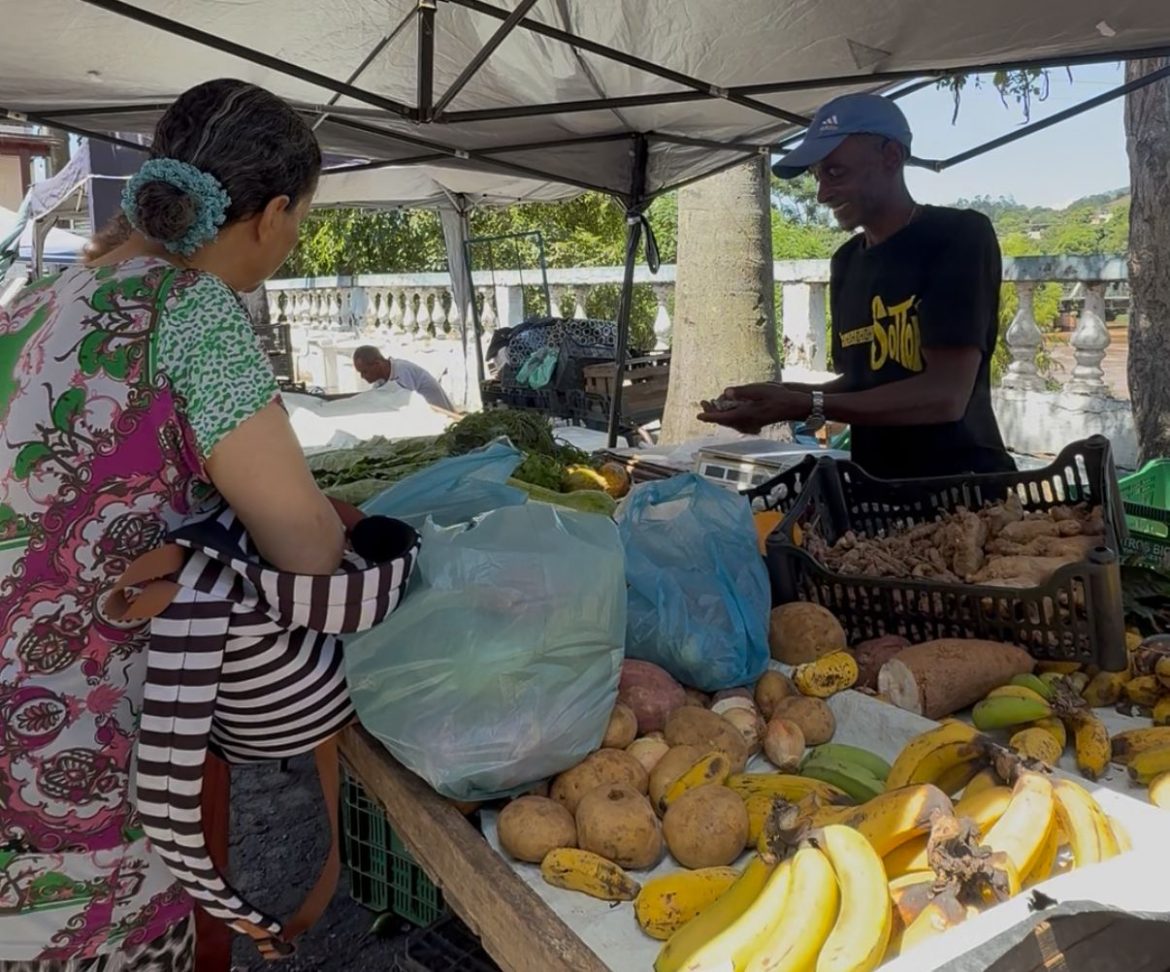 feira livre de barra do piraí é reordenada e ganha melhorias para feirantes e consumidores secom1