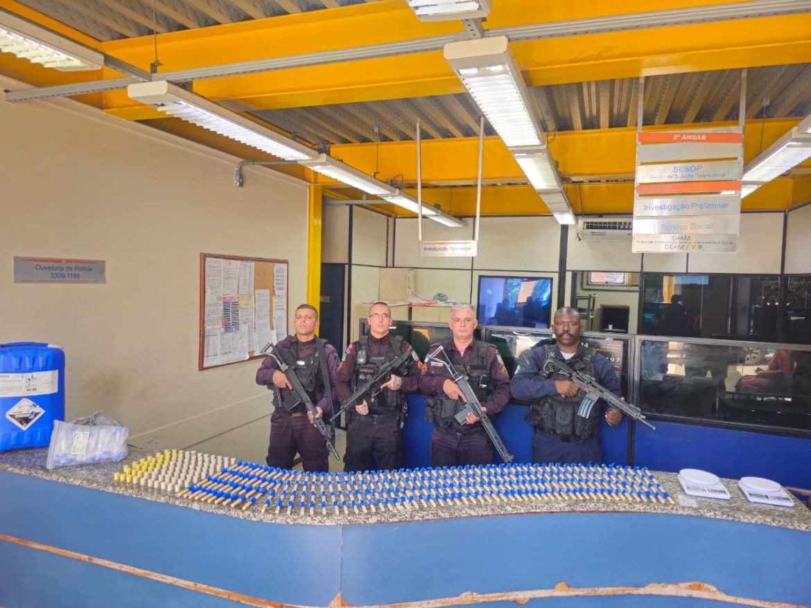 grande quantidade de drogas é apreendida em casa abandonada em barra mansa divulgação