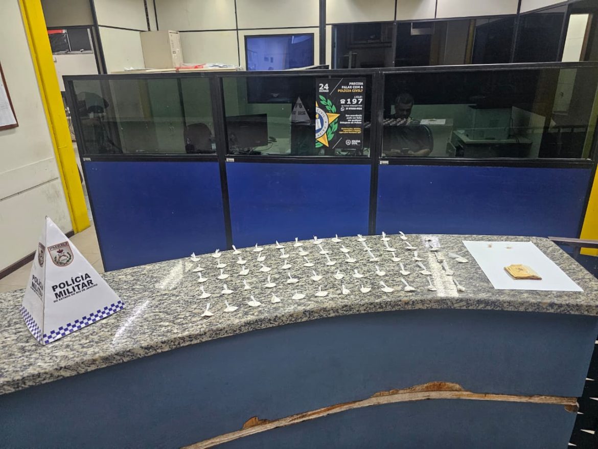 homem é detido com drogas em área de lazer de barra mansa divulgação