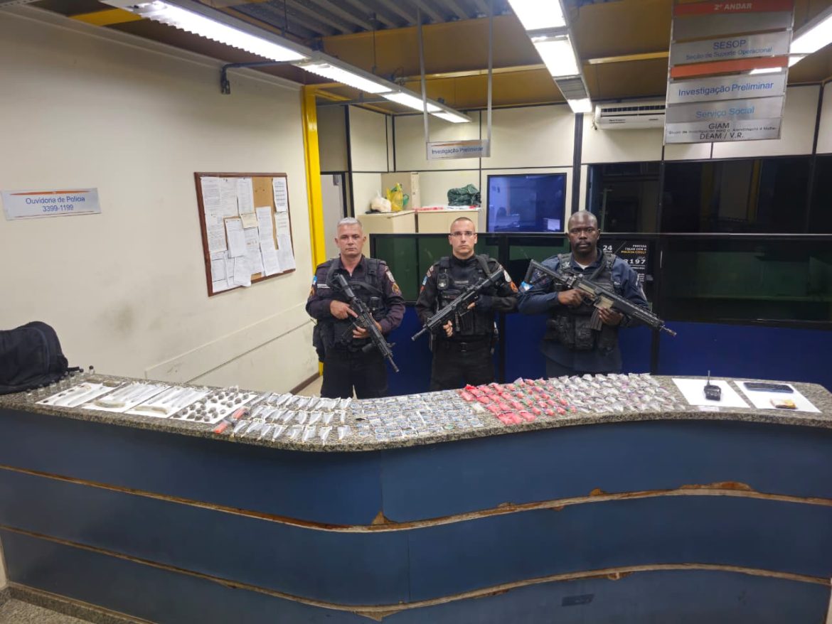 pm apreende drogas e adolescente durante operação de combate ao tráfico divulgação