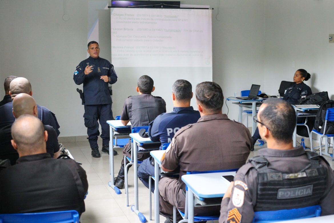 pm capacita agentes para ampliar o programa ‘bairro presente’ em volta redonda adriana cÓpio secom1
