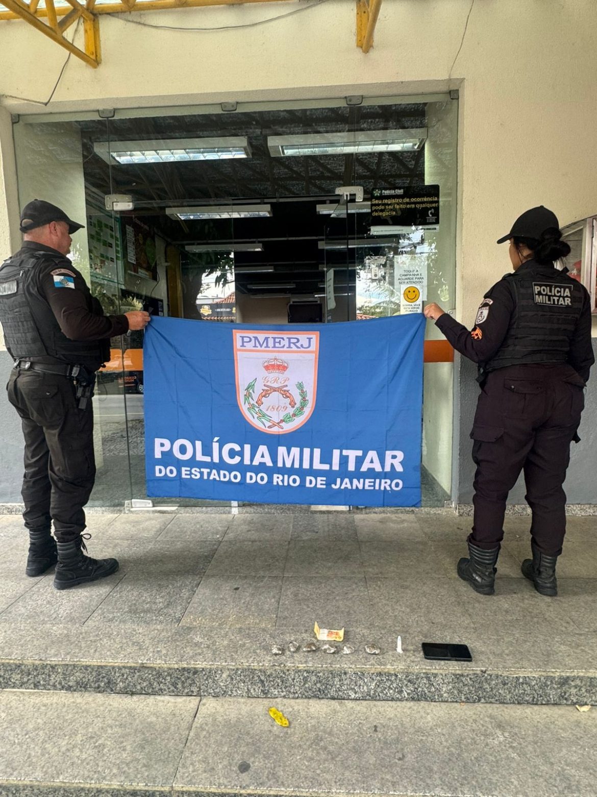 pm detém suspeito por tráfico de drogas e resistência em paraíba do sul divulgação