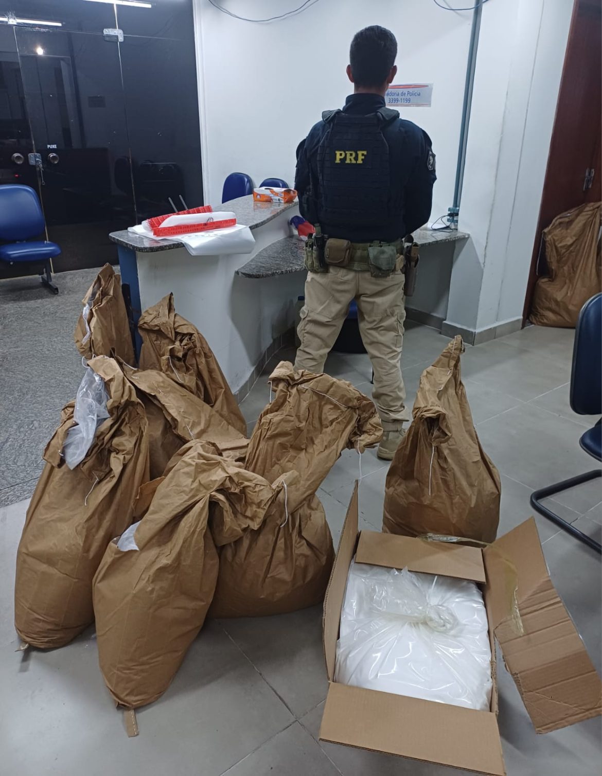 prf apreende grande quantidade de insumo químico destinado à produção de drogas em resende divulgação