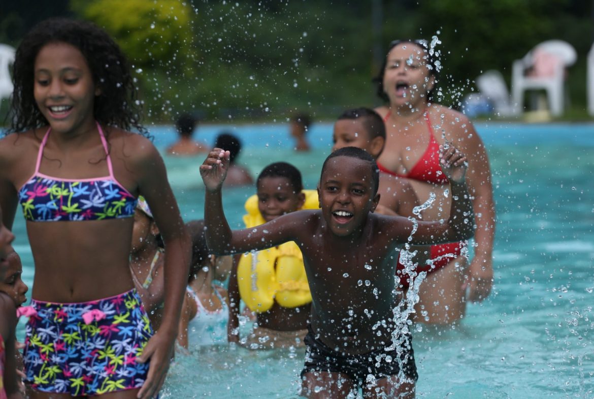 projeto verão anima parque aquático com recreação, hidrodança e música ao vivo arquivo secom1