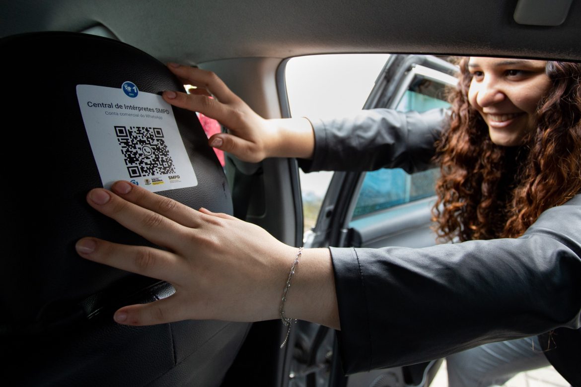 qr code em táxis amplia acessibilidade para pessoas surdas em volta redonda cris oliveira secom 1 qr code em táxis amplia acessibilidade para pessoas surdas em volta redonda cris oliveira secom 1
