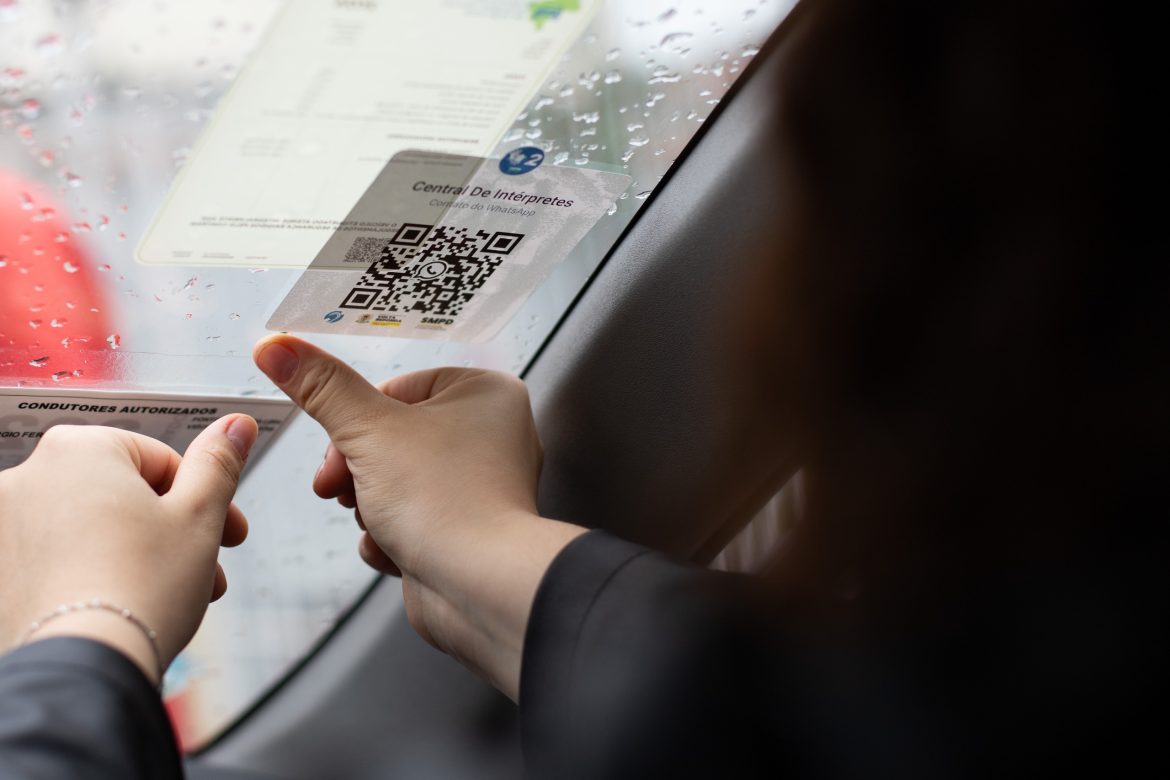 qr code em táxis amplia acessibilidade para pessoas surdas em volta redonda cris oliveira secom11111 qr code em táxis amplia acessibilidade para pessoas surdas em volta redonda cris oliveira secom11111