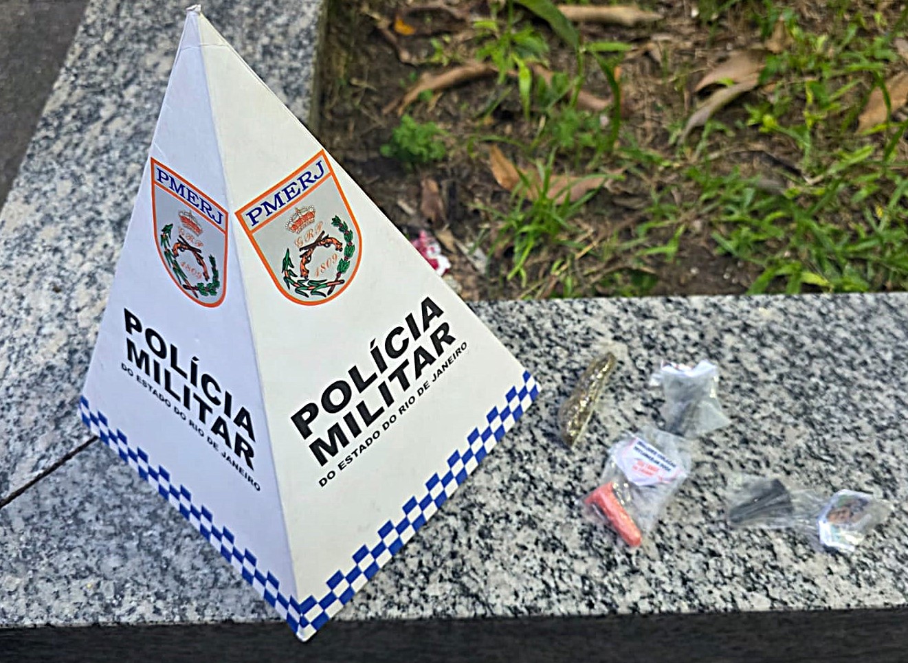 23.cf.res.polÍcia.dois homens são presos por tráfico.2.drogas.divulgaÇÃopm