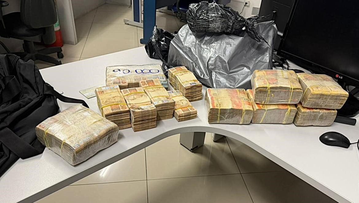 26.cf.res.cidades.prf apreende r$ 350 mil.1.dinheiro.divulgaÇÃoprf