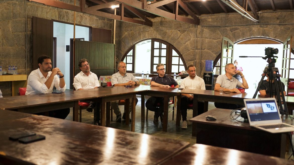 29.cf.res.polÍtica.prefeitos e multinacionais discutem.1.reuniÃo.divulgaÇÃopmi