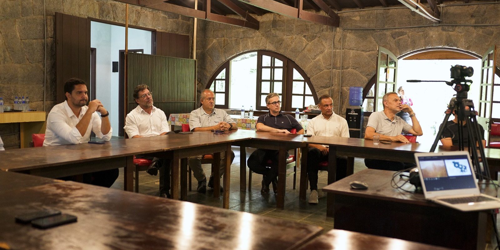 29.cf.res.polÍtica.prefeitos e multinacionais discutem.1.reuniÃo.divulgaÇÃopmi