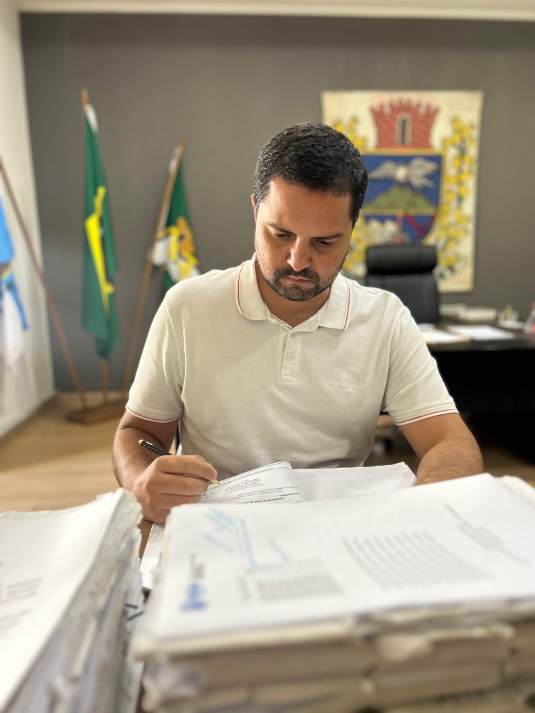 37.cf.res.polÍtica.itatiaia conclui licitação.1.prefeitokaio.redessociais