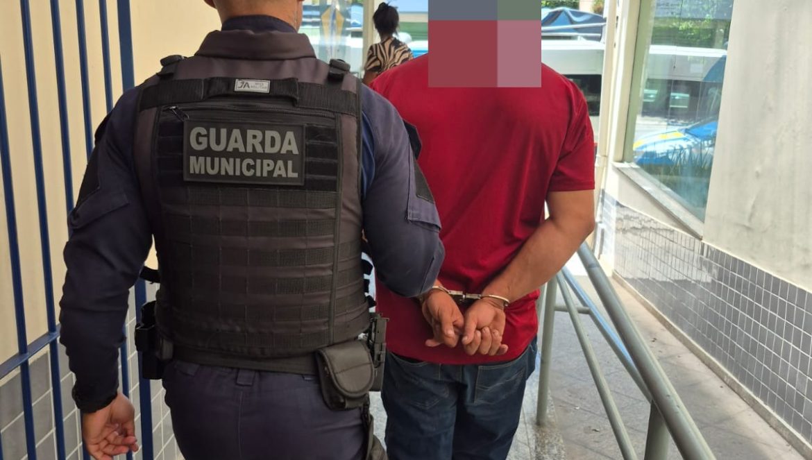 40.cf.res.polÍcia.guarda municipal prende homem por agredir.1.homem.divulgaÇÃosemop