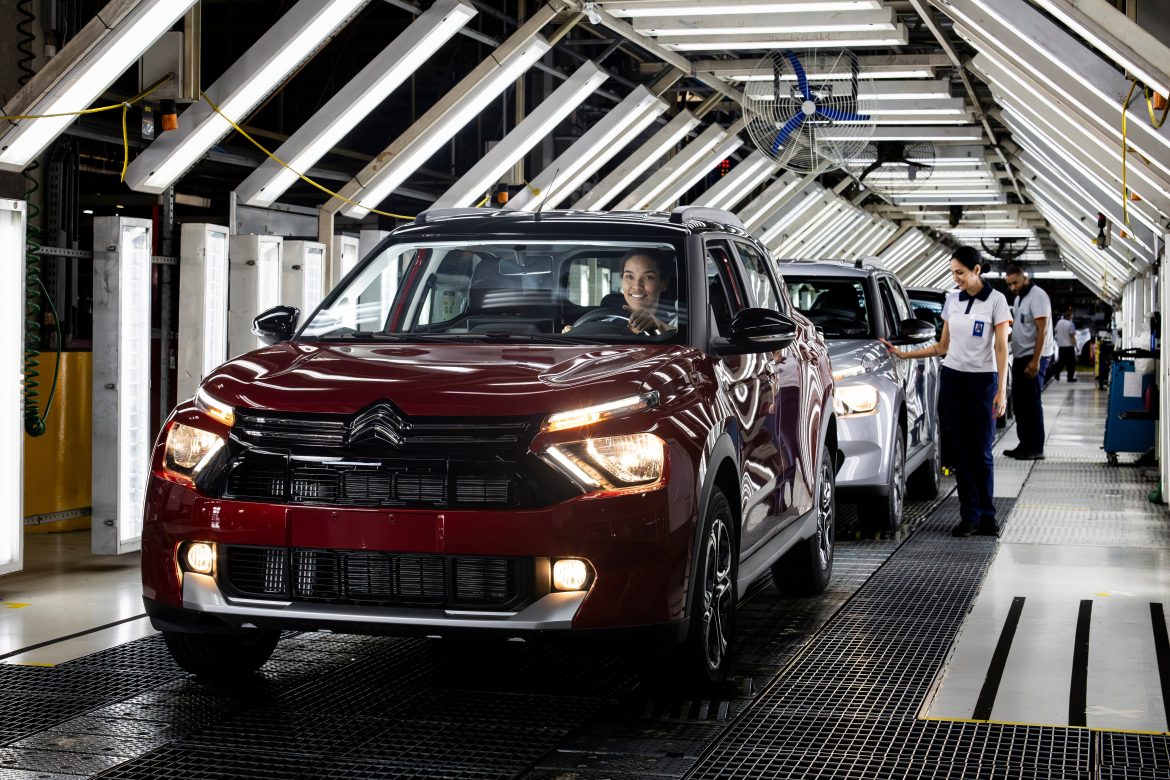 44.cf.res.economia.stellantis celebra 25 anos do polo.1.operaÇÃo.leolara