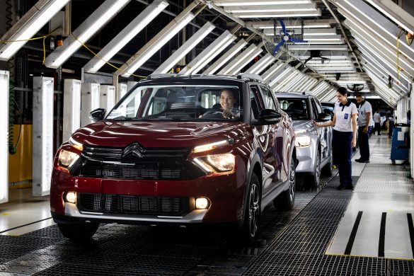 44.cf.res.economia.stellantis celebra 25 anos do polo.1.operaÇÃo.leolara