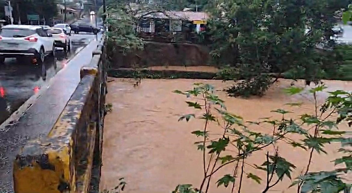 48.cf.res.cidades.rio sesmaria transborda.1.rio.redessociais (4)