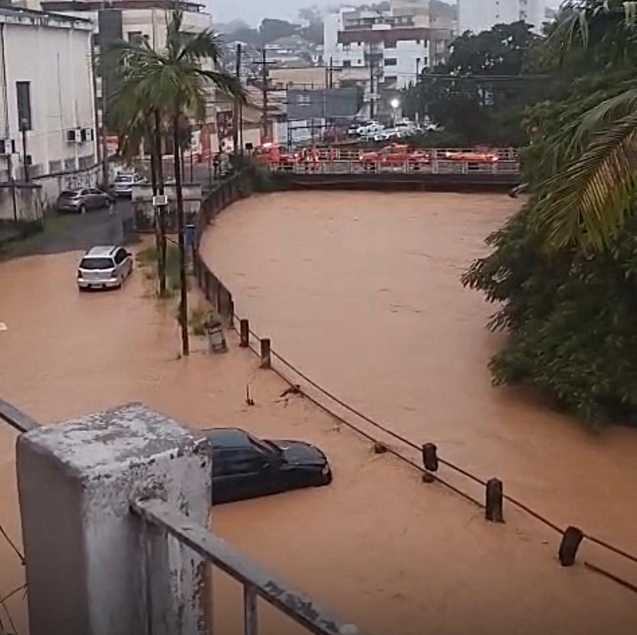 48.cf.res.cidades.rio sesmaria transborda.5.ponte.divulgaÇÃodefesacivil