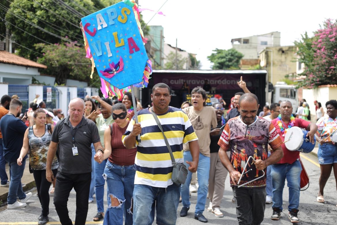 ação de carnaval voltada à saúde mental é realizada pela prefeitura de volta redonda no caps usina de sonhos adraina cópio11
