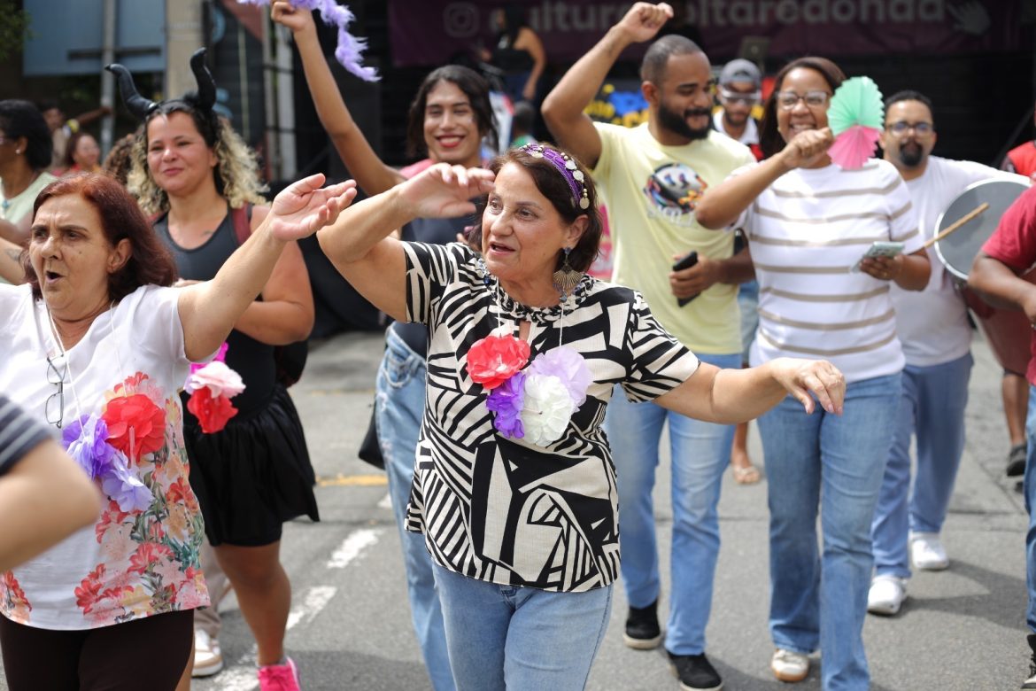 ação de carnaval voltada à saúde mental é realizada pela prefeitura de volta redonda no caps usina de sonhos adraina cópio1111