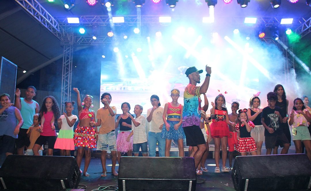 bailinho infantil agita a praça nilo peçanha, em barra do piraí, e reúne famílias para diversão garantida divulgação