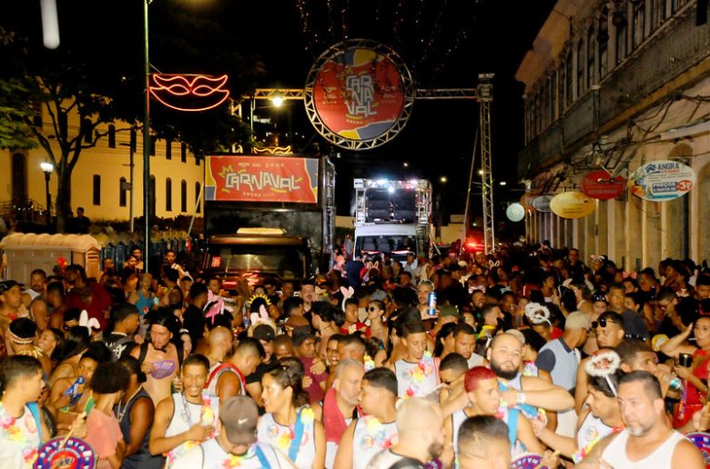 c 26 cidades população marca presença no carnaval de angra dos reis com mais de 80 blocos nas ruas pmar (3)