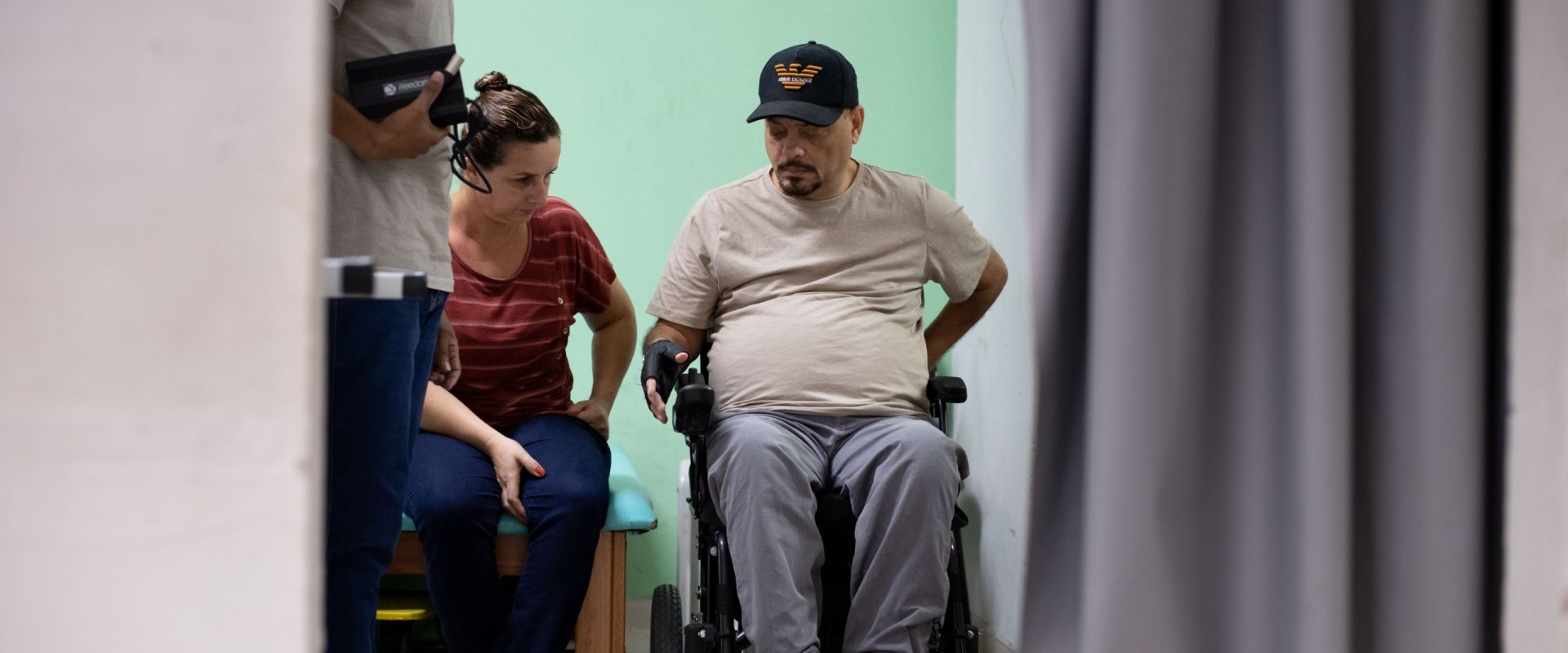 doze pacientes com deficiência são contemplados com a doação de cadeiras de rodas motorizadas pela prefeitura de volta redonda cris oliveira secom