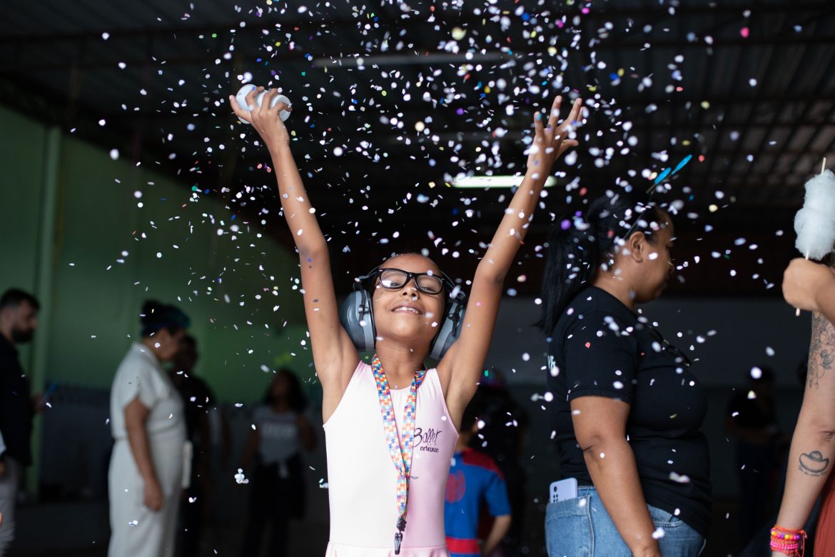 inclusão e diversão no bloquinho do laço azul para crianças com autismo em volta redonda cris oliveira secom111