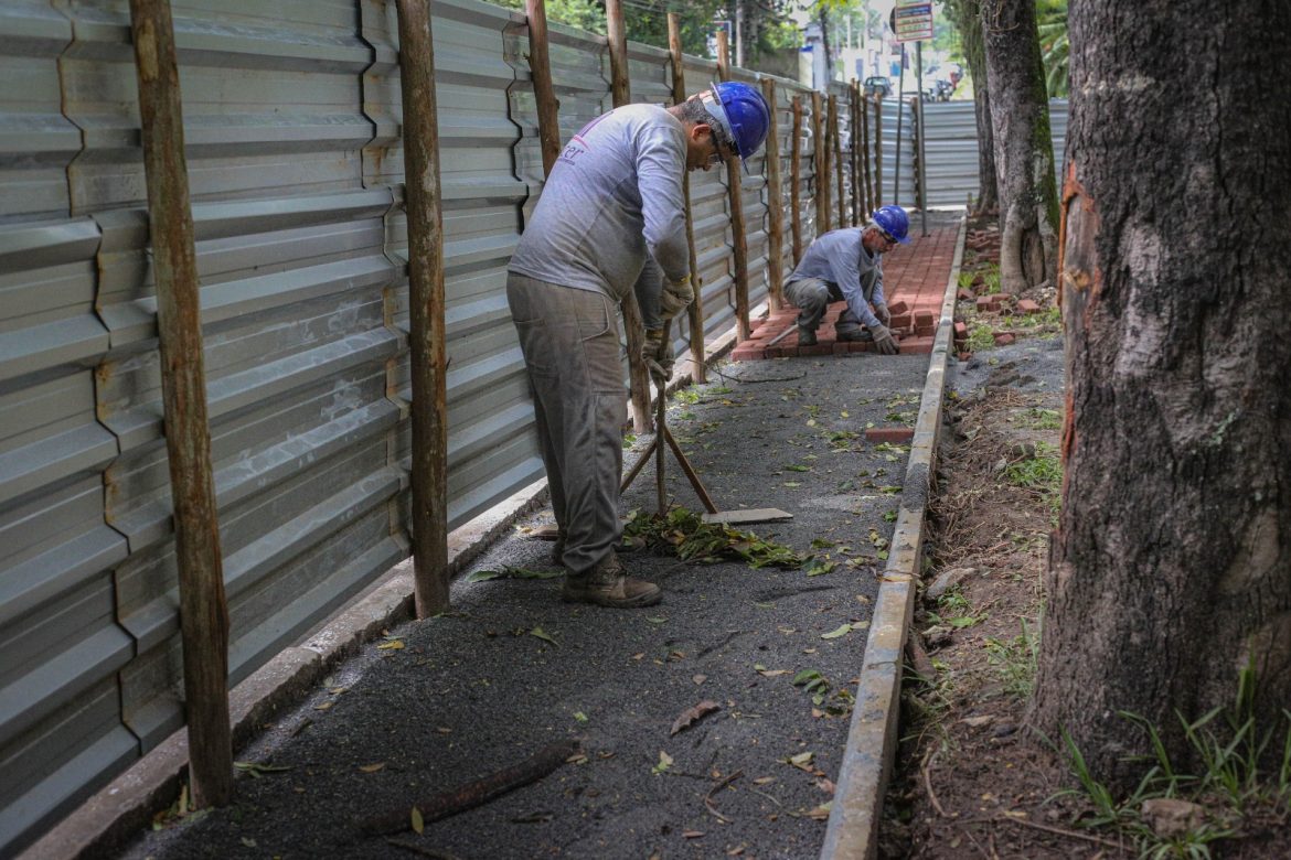 iniciadas obras de revitalização no jardim dos inocentes têm em volta redonda adriana cópio secom