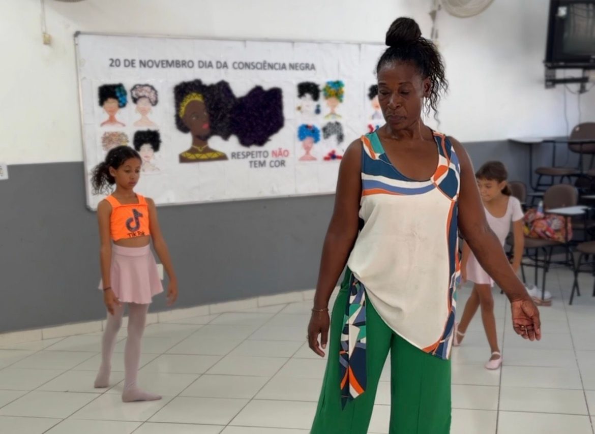 moradora de volta redonda realiza sonho de infância aos 58 anos ao aprender balé no cras nova primavera divulgação secom11