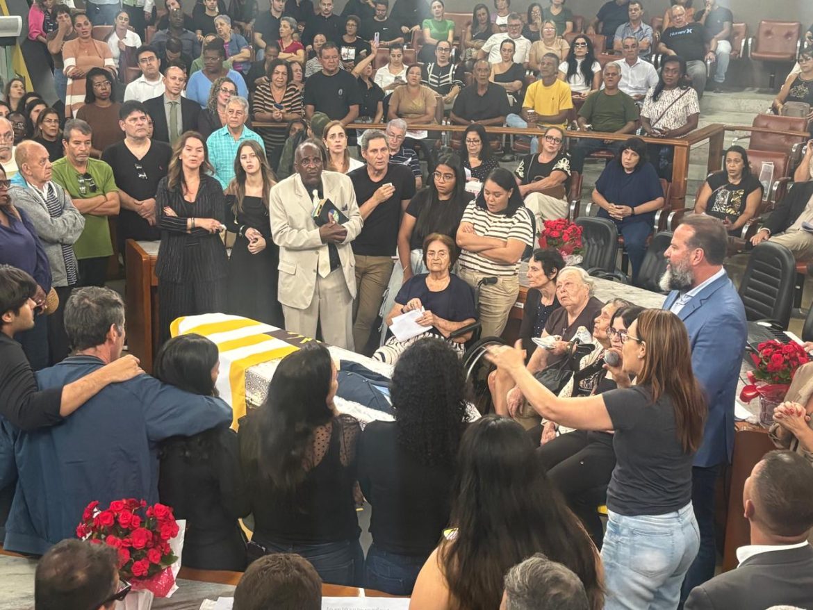 parentes, parlamentares e amigos se despedem do vereador de volta redonda, paulo conrado evandro freitas