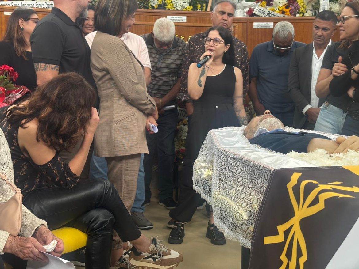 parentes, parlamentares e amigos se despedem do vereador de volta redonda, paulo conrado evandro freitas111