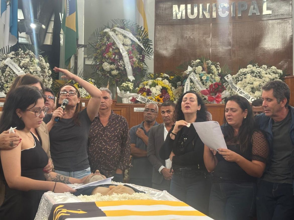 parentes, parlamentares e amigos se despedem do vereador de volta redonda, paulo conrado evandro freitas11111