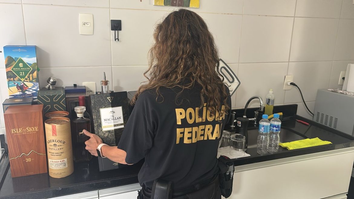 pf prende principal alvo da operação barco de papel em abordagem em itatiaia divulgação pf prende principal alvo da operação barco de papel em abordagem em itatiaia divulgação