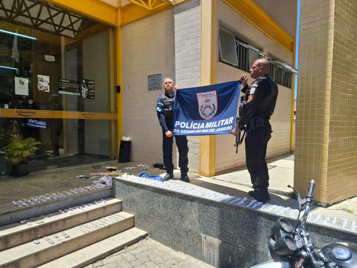 pm detém dois suspeitos e apreende drogas e dinheiro em três rios divulgação