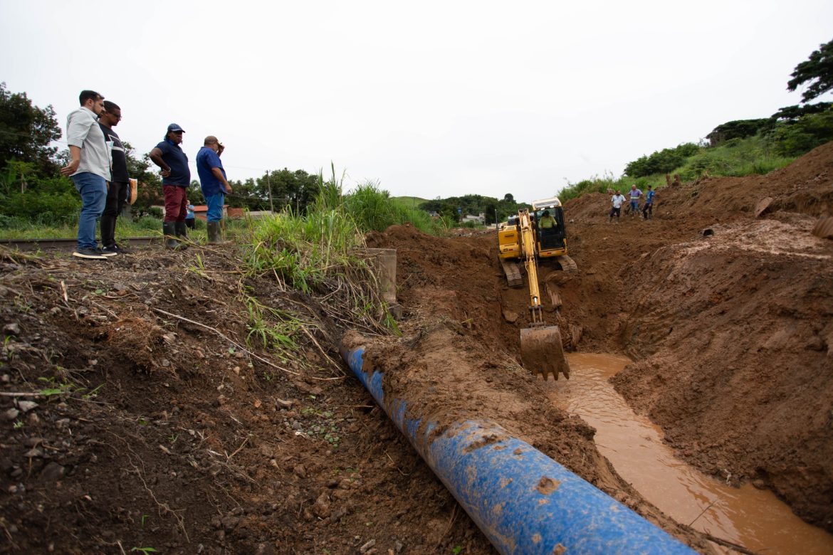 troca de rede de drenagem no santo agostinho, em volta redonda, para combater alagamentos cris oliveira secom1