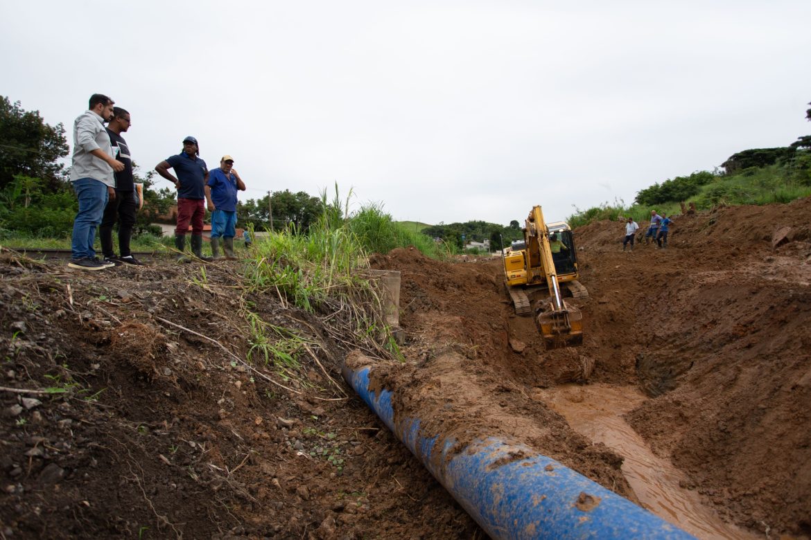 troca de rede de drenagem no santo agostinho, em volta redonda, para combater alagamentos cris oliveira secom1111