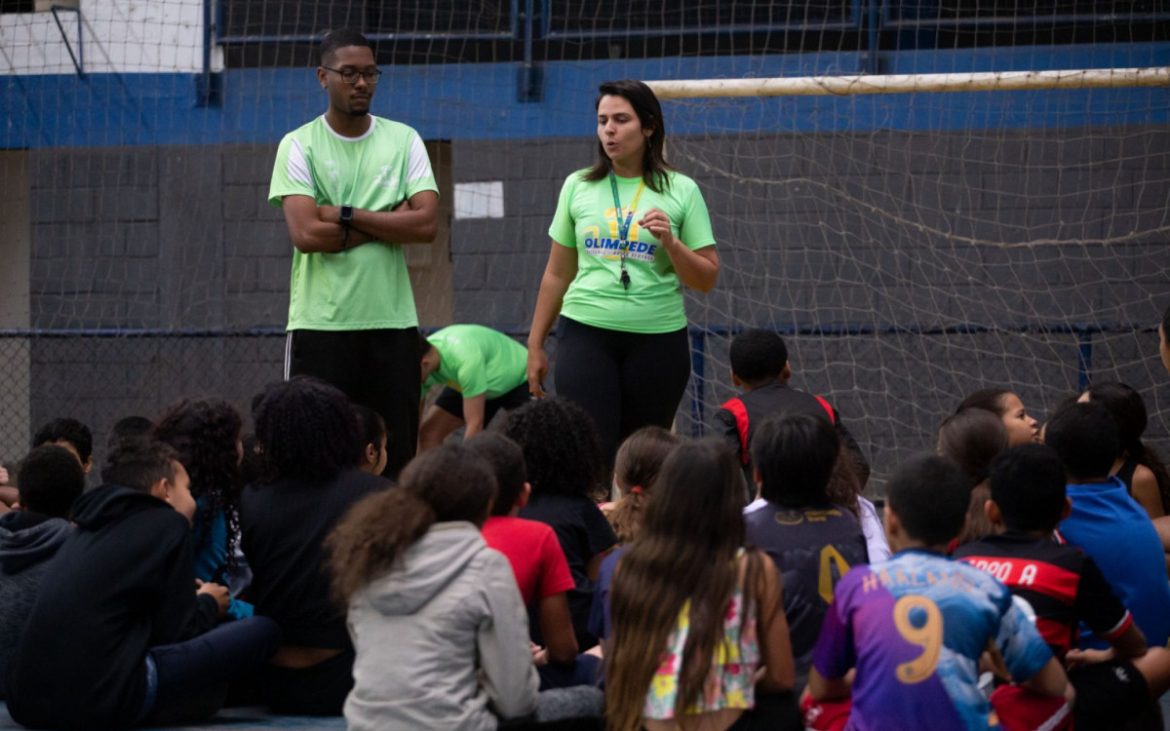 vagas de estagiários de educação física aqruivo cris oliveira1