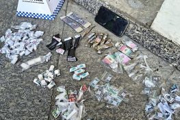 18.cf.res.polÍcia.pm apreende drogas após suspeito fugir.divulgaÇÃopm