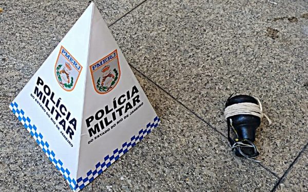 21.cf.res.polÍcia.pm apreende granada de mão.divulgaÇÃopm