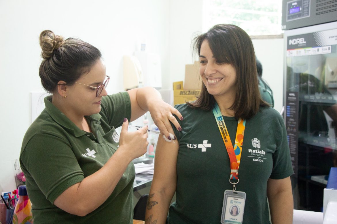 24.cf.res.cidades.itatiaia inicia vacinação contra dengue.1.profissionais.divulgaÇÃopmi (2)