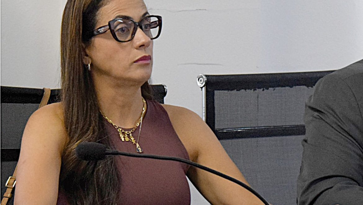 28.cf.res.polÍtica.vereadora propõe fornecimento.divulgaÇÃocmpr