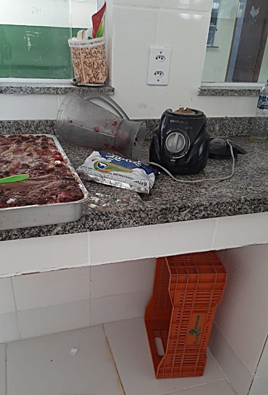 31.cf.res.cidades.vandalismo atinge duas escolas.2.copacemeinalbert.redessociais