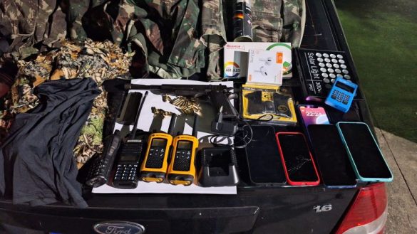 31.cf.res.polÍcia.polícia civil prende homem com arma.1.pistola.divulgaÇÃopolÍciacivil