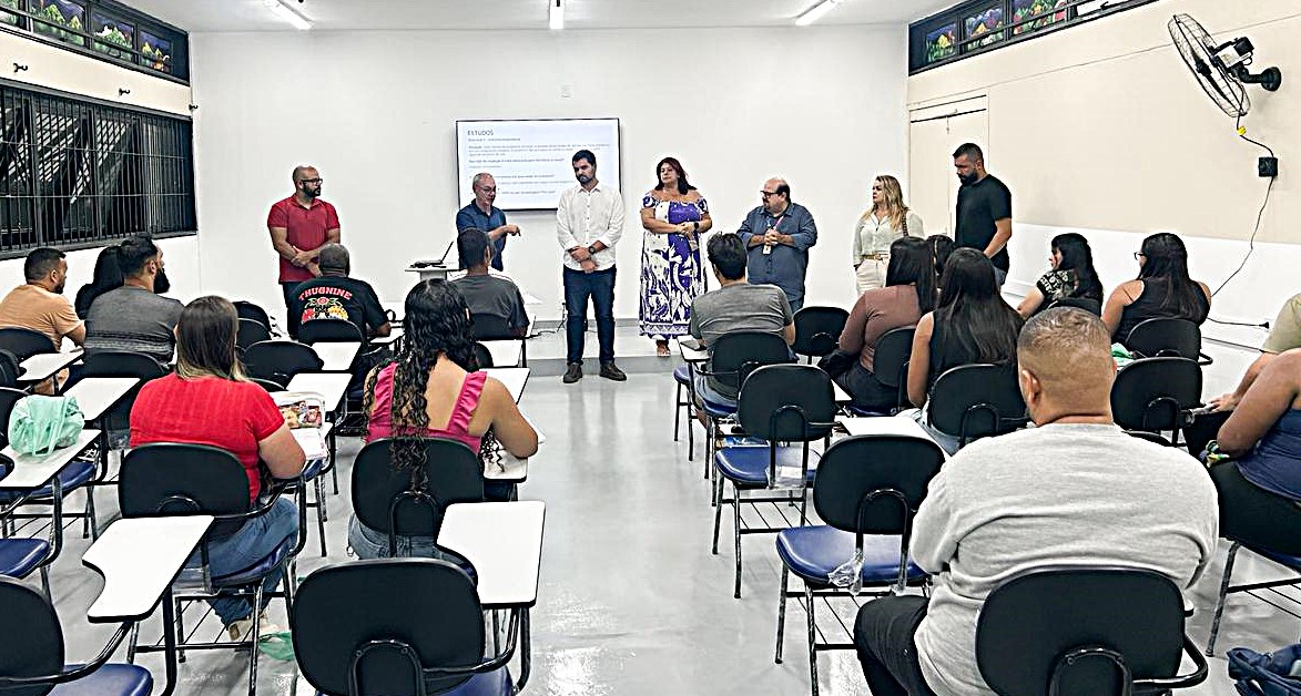 35.cf.res.economia.itatiaia recebe primeiros.2.cursos.divulgaÇÃopmi